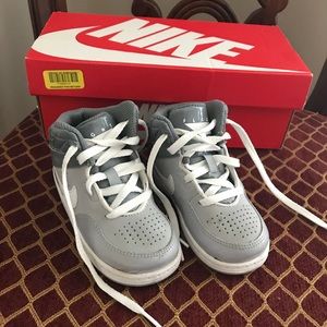 EUC toddler Nike’s 7c
